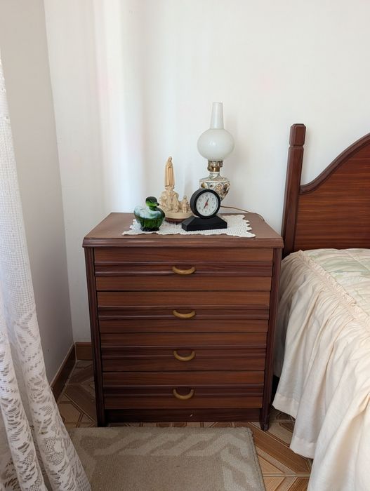 Quarto de solteiro em madeira maciça