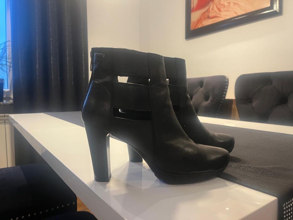 Buty na obcasie za kostkę skórzane Lasocki botki 37