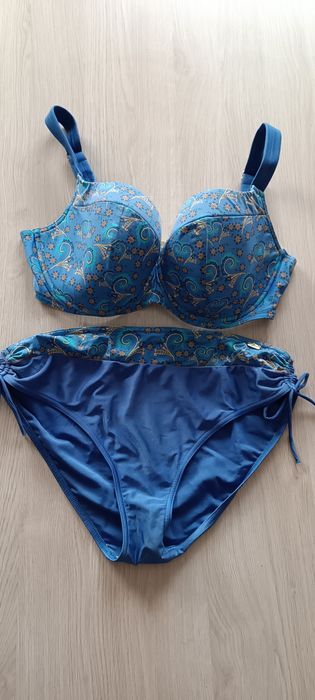 Strój dwuczęściowy