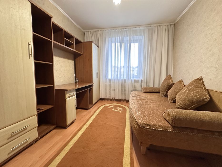 Продаж трикімнатної квартири  з каремонтом , меблями та технікою