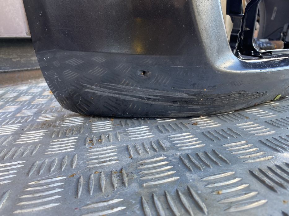 Zderzak przedni BMW Seria 7 F01 F02 PDC Spryski Sophistograu