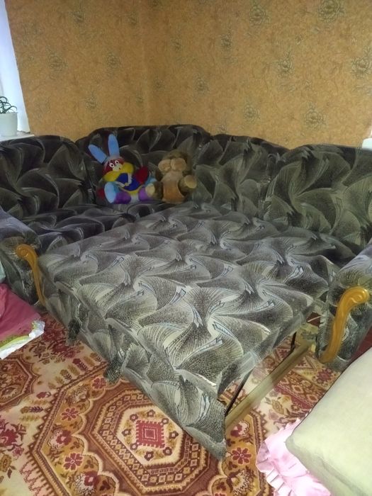 Продам диван в нормальному стані
