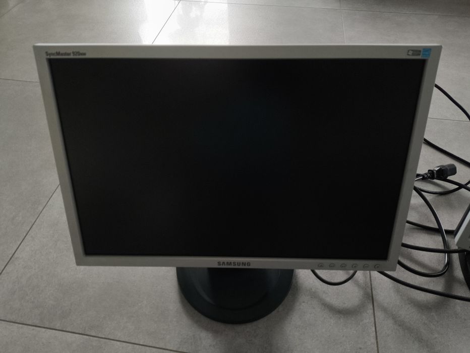 Sprzedam monitor LCD używany - sprawny