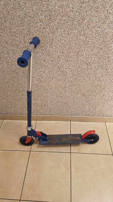 Hulajnogą dla dziecka z hamulcem nożnym