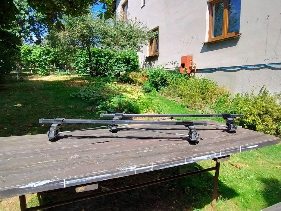 Uniwersalny bagażnik dachowy do samochodu bez rlingu