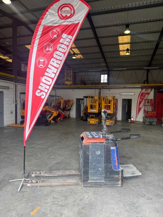 Porta paletes apeado elétrico (Usado)