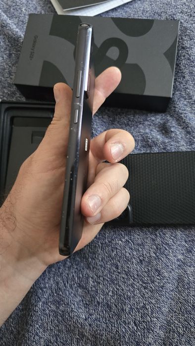 Samsung galaxy s22 plus Amoled 120 Hz Android 16