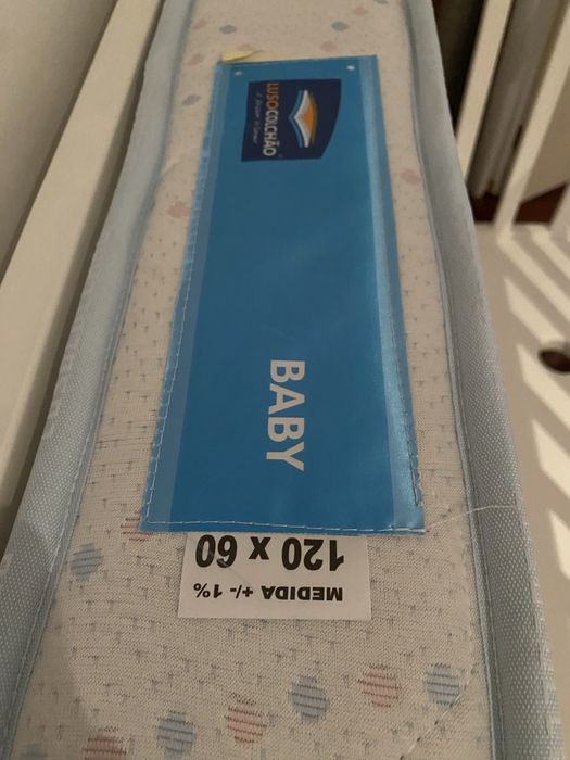 2 Bercos um de madeira macica e outro de madeira