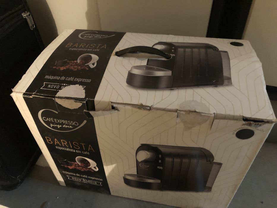 Maquina de cafe expresso como nova, ainda em caixa