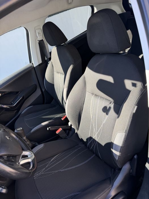 Peugeot 208 impecavel