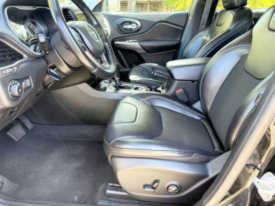 Jeep Cherokee Latitude Plus      2020