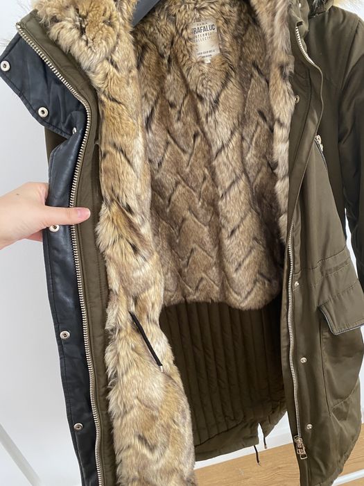 Sobretudo Verde com pelo e capuz