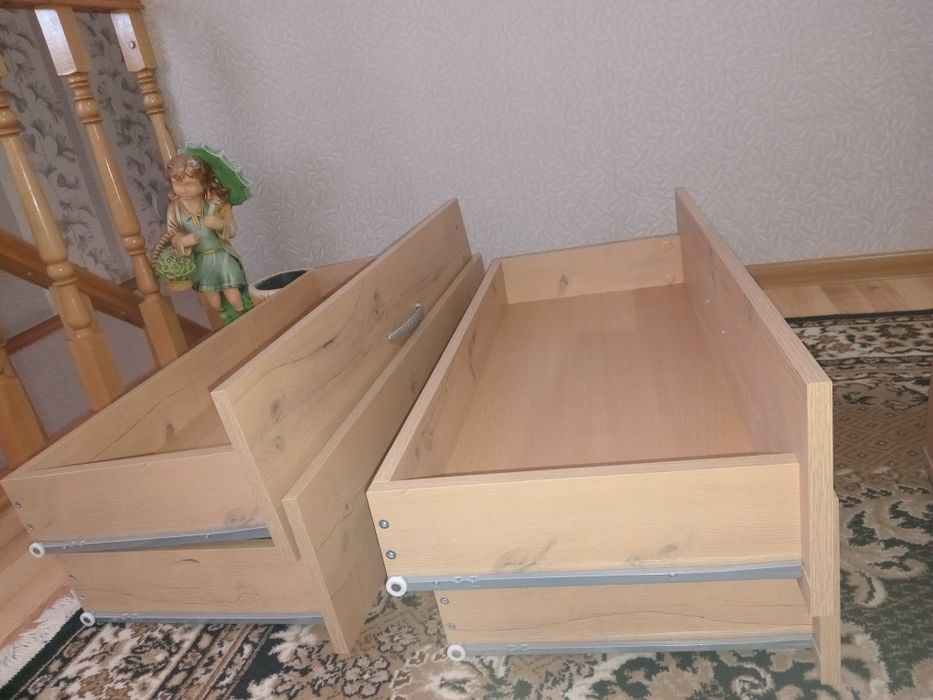 Комод для одягу на 4 шухляди