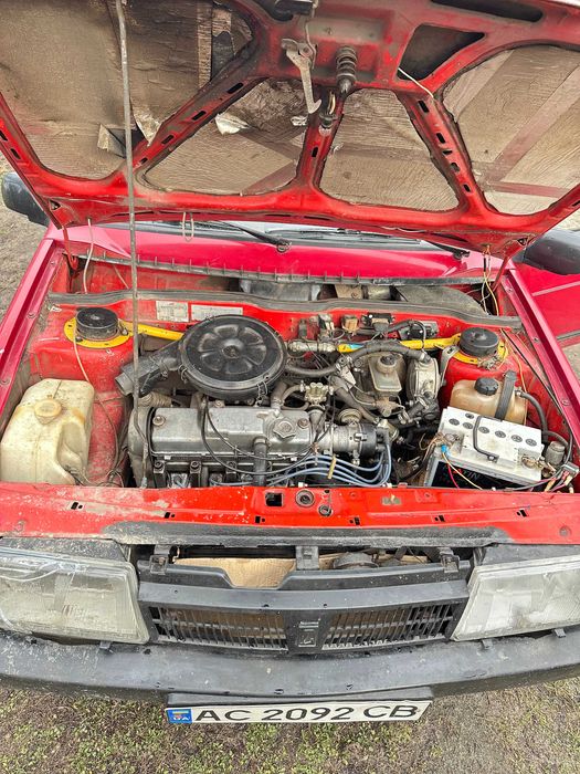 ВАЗ 21093 червона в хорошому стані