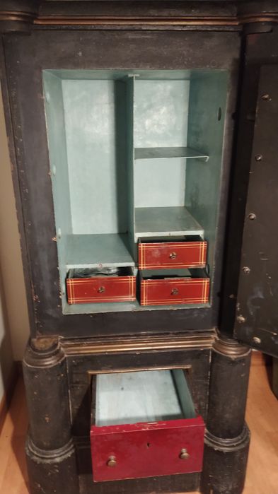 Cofre centenário blindado a funcionar perfeitamente de fácil acesso.