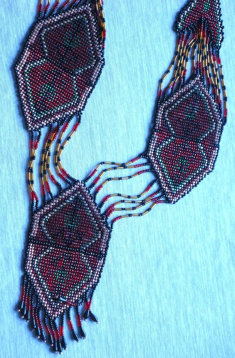 Гердан з бісеру бордовий