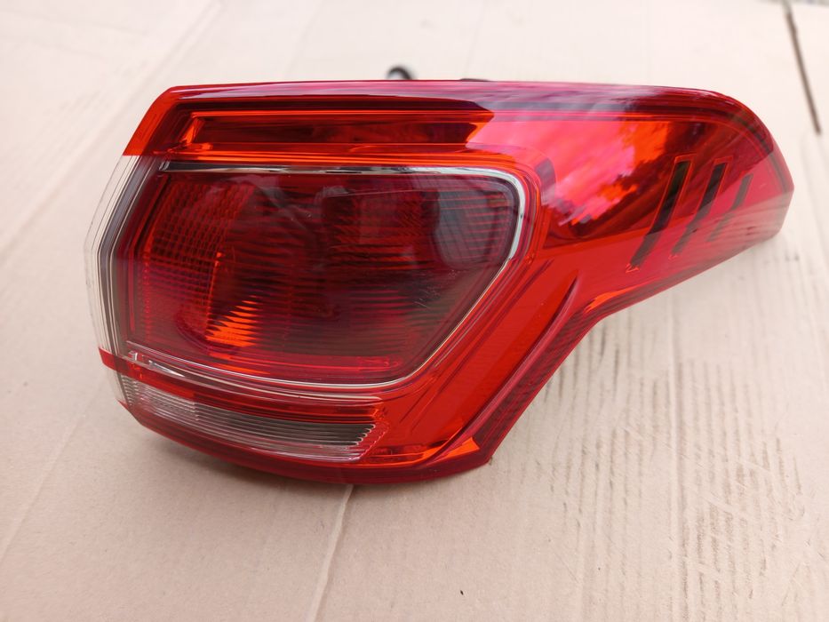 Lampa prawa Tył Ford B-Max 2014