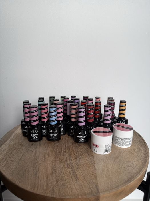 Lakiery bazy żele do paznokci Niuqi 30 szt.