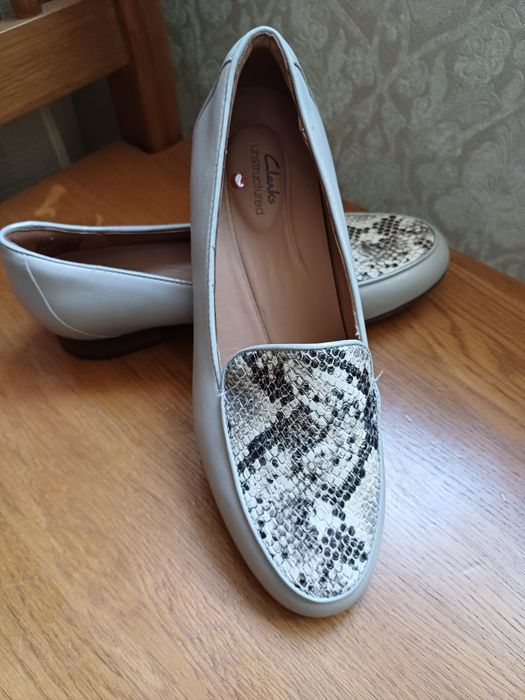 Шкіряні лофери Clarks