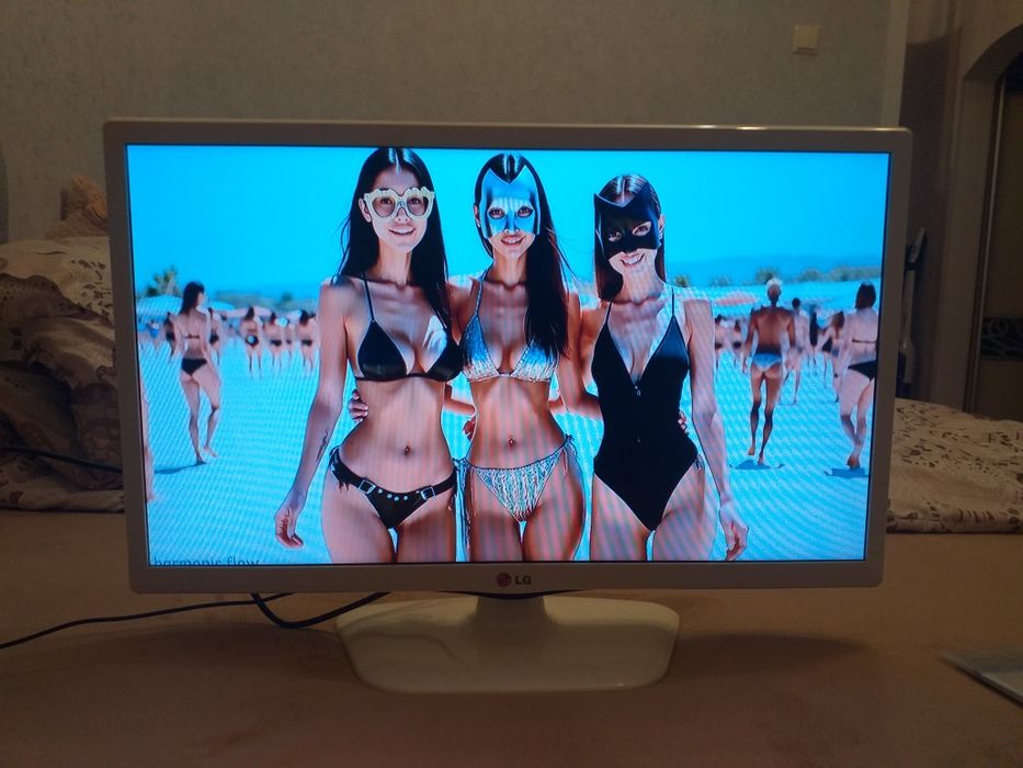 Шикарный телевизор LG 24"диагональ.