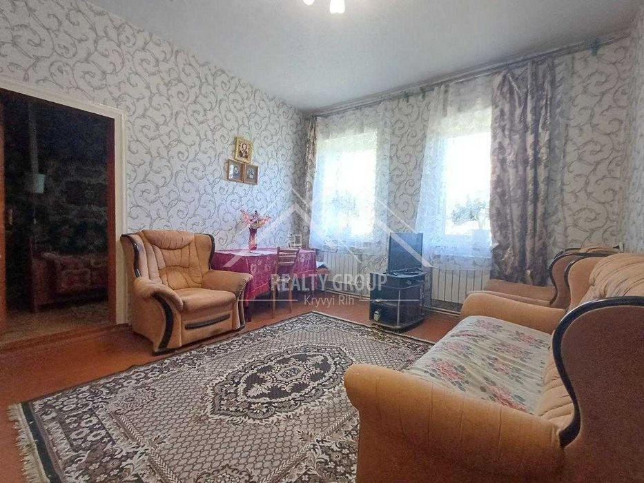 Продаж будинку в Ц-м районі з меблями .