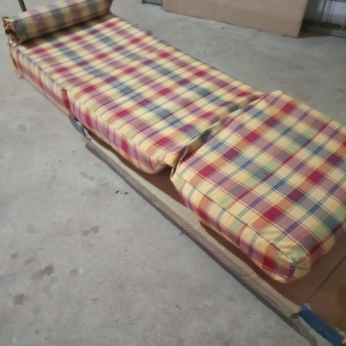 Vendo sofá que se transforma numa cama