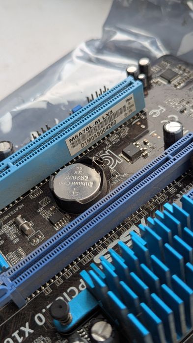 Продам комплект мат. плата, процессор, ОЗУ. FX-8320 +16ГБ