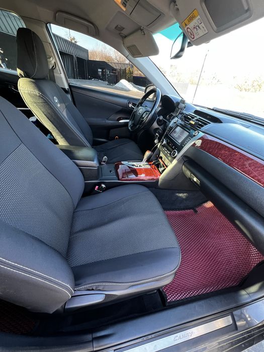 Офіційна Toyota Camry 2.5 бензин