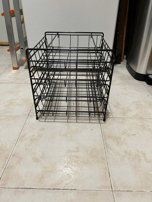 Arquivador de secretária em metal