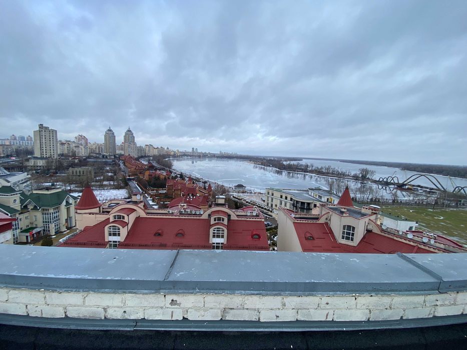Володимира Івасюка, 10 А, 3 к., 130 м2, видова, від господаря