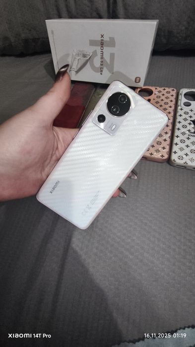 Продам Xiaomi 13 lite 8+8/256