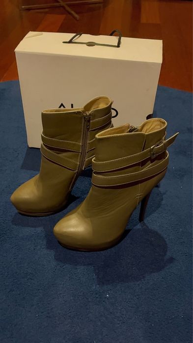 Botim Aldo, usado uma vez. Cor caqui