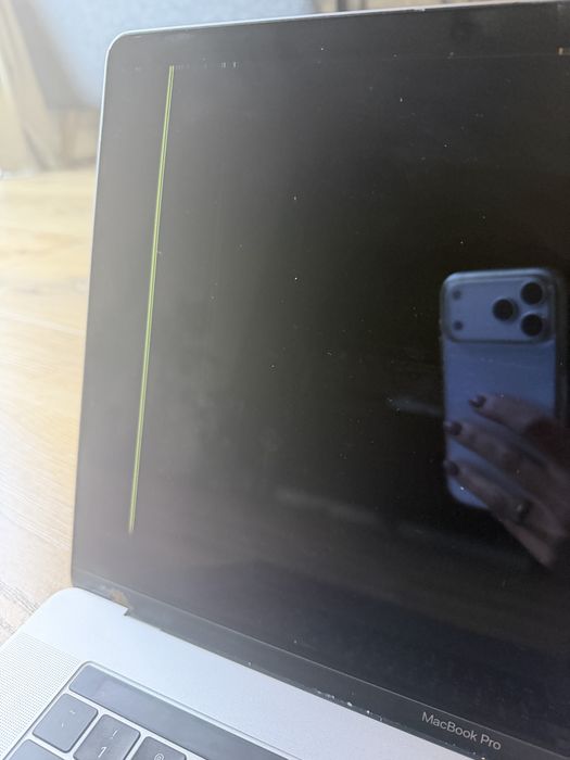 MacBook A1707 uszkodzona matryca