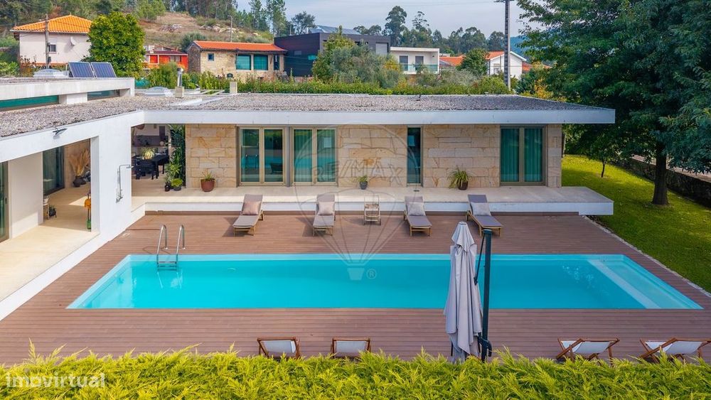 Moradia T4 para venda