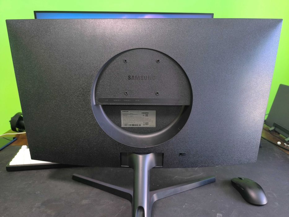 Samsung LU28R550 28″ — монітор 4K UHD IPS у хорошому стані