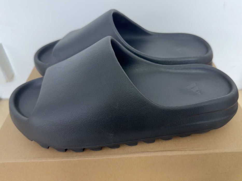 Yeezy_Slide_onyx_Czarny 39
