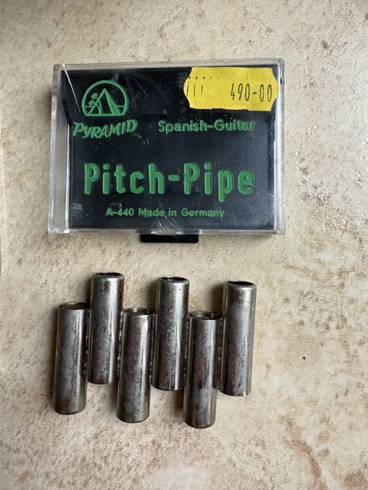 Acessórios de música (Pitch-Pipe guitarra + Diapasão + apoio de pé]