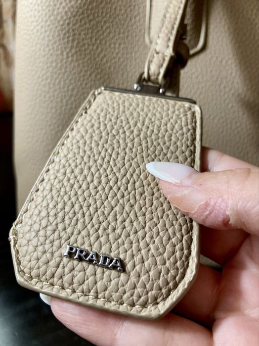 Mala prada safiano nude