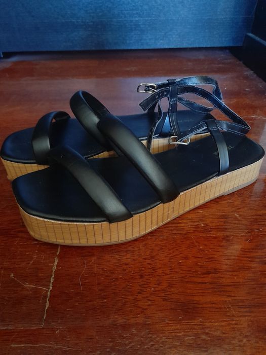 Sandálias pretas