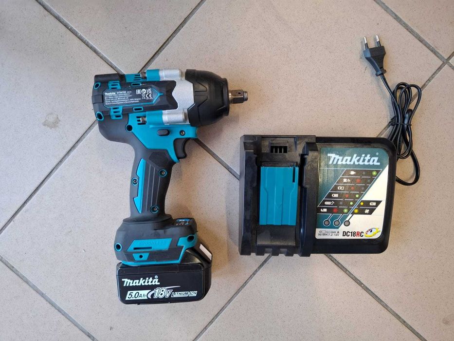 Klucz udarowy Makita Dtw 700 + ładowarka + bateria