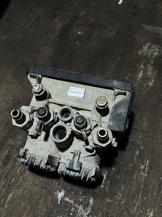 Кран EBS Volvo 21122035 Knorr Bremse K020022