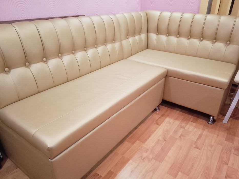 У Продажу М'який Кут з Викотною Частиною Новий Беж.