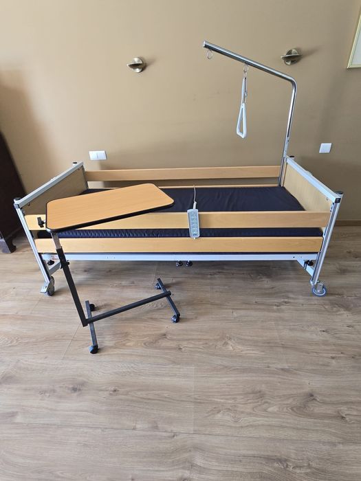 Cama articulada elétrica e mesa de apoio ajustável - ÓTIMO ESTADO