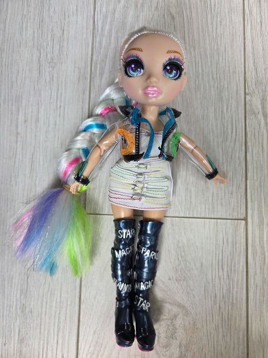 Lalka Rainbow High Amaya Raine - stan bardzo dobry