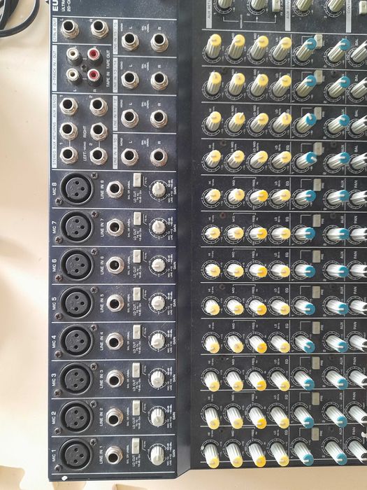 Mesa  Behringer Eurorack 2004A 20 canais
