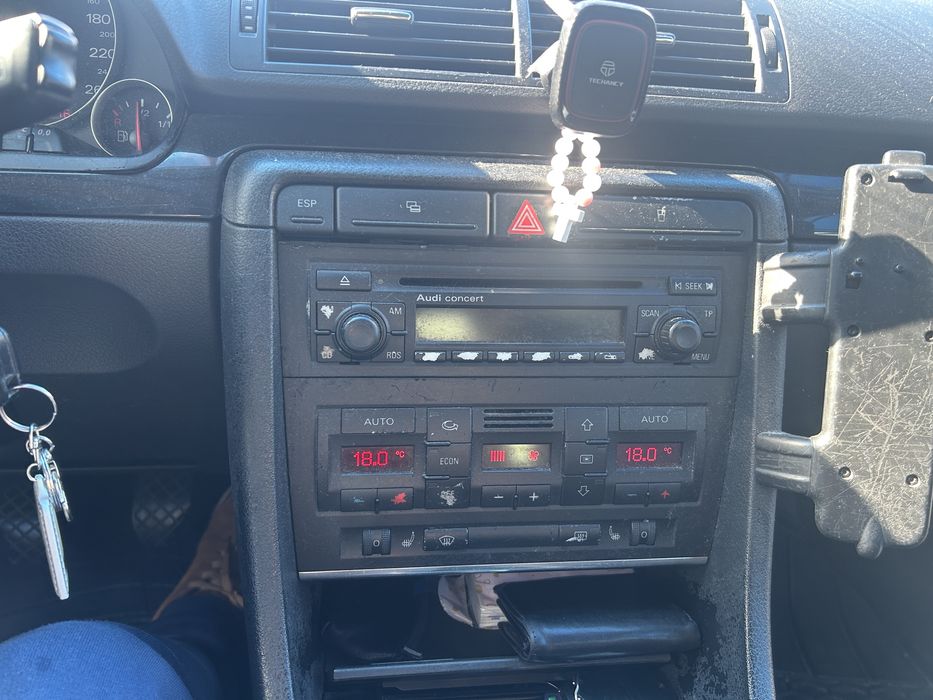 Audi A4 1.9 tdi avant, 130 cv, de 2002, de cor preto,