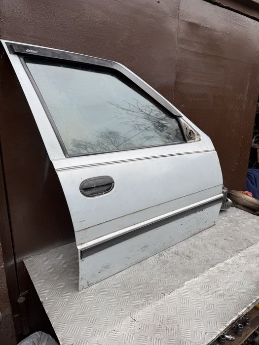 Дверь в сборе перед правая Дачия супер нова dacia super nova