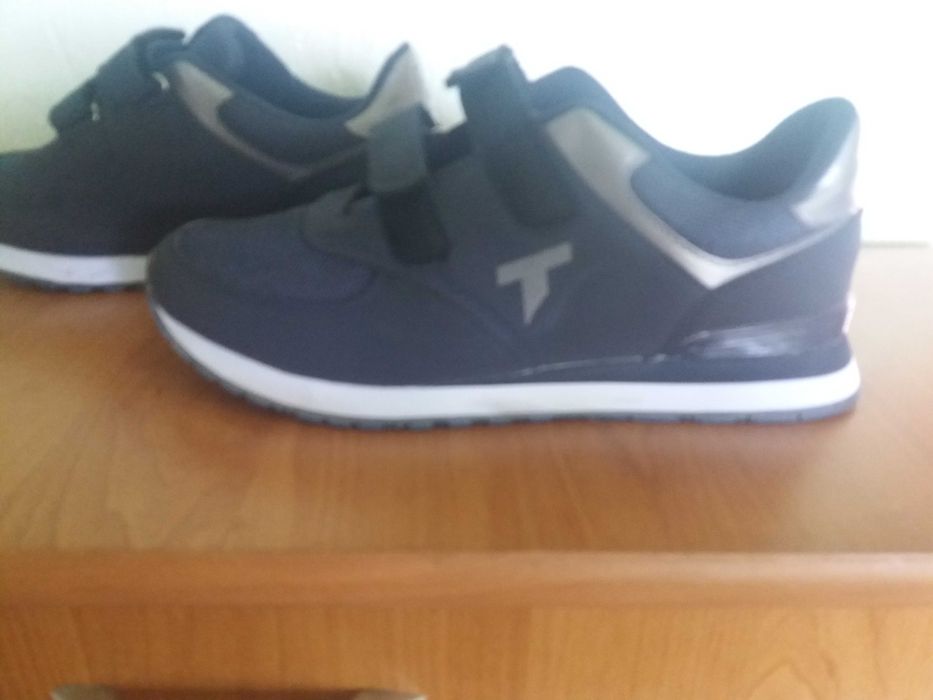 Кроссовки спортивные новые