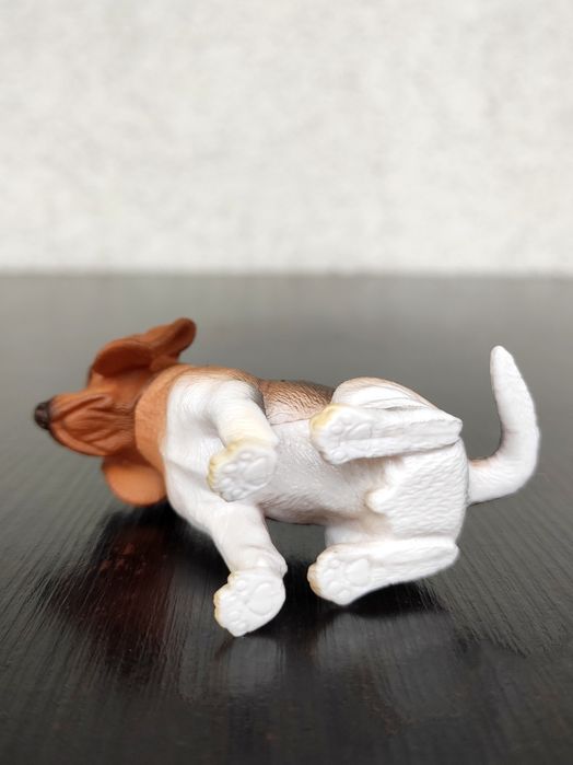 Figurka psa Beagle.
