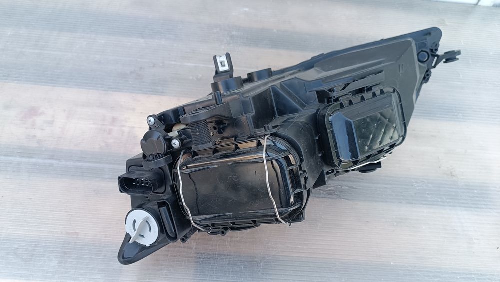 Vendo farol direito de SEAT Leon 5F ano 2015